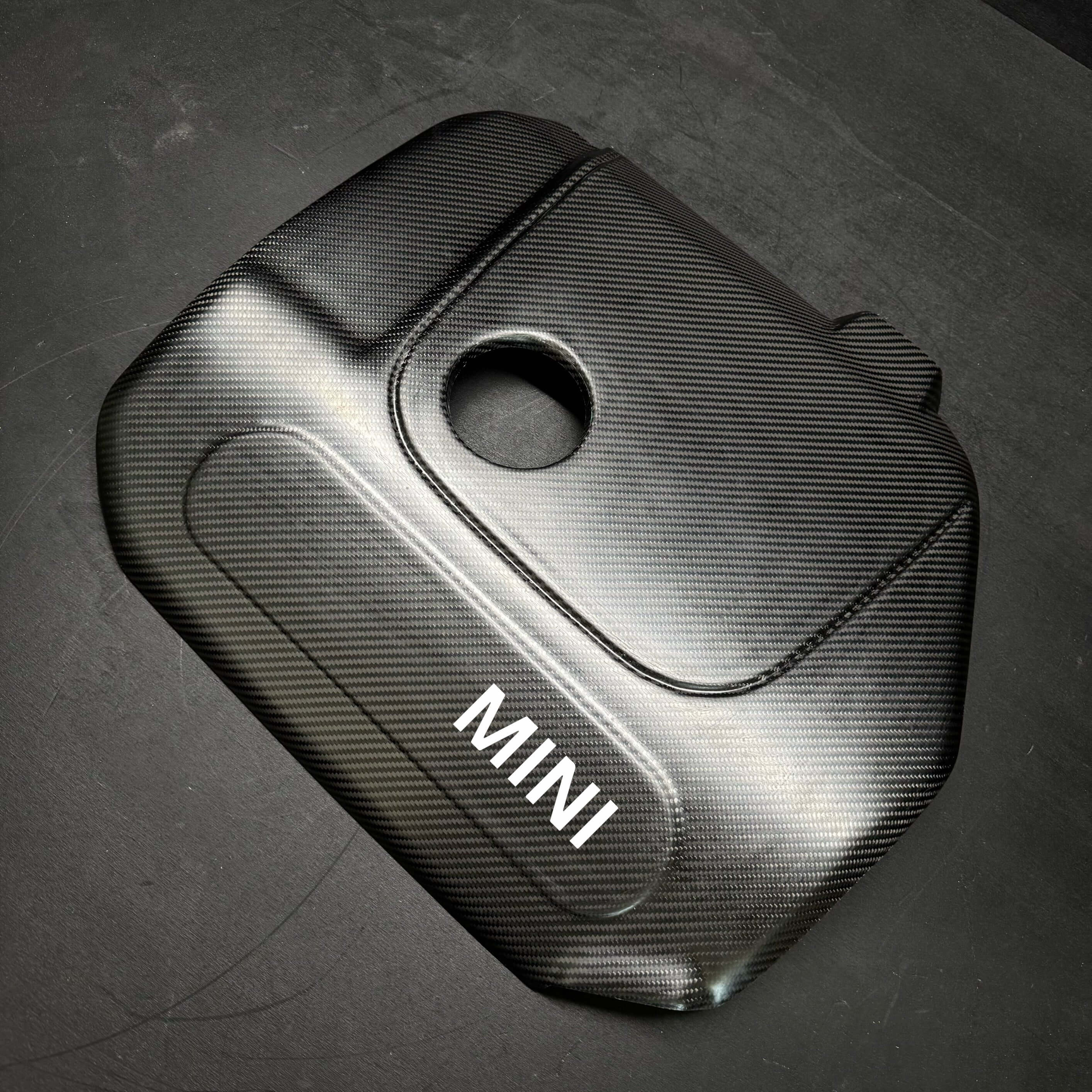 Engine Cover in Prepreg Carbon Fiber -  MINI JCW LCI F54 / F55 / F56 / F57 / F60 / GP3 - Image 4