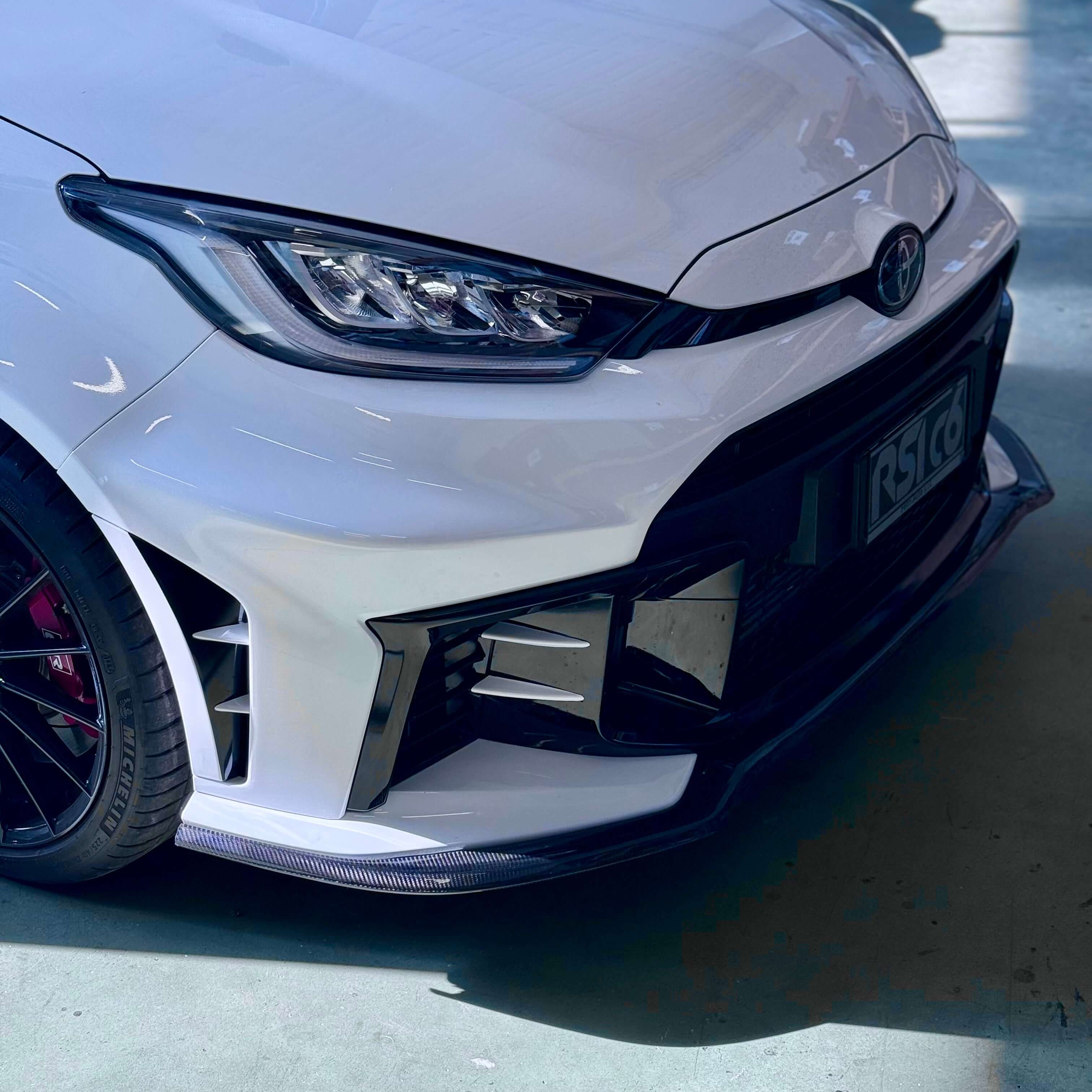Front Lip in Carbon Fiber - Toyota GR Yaris mk2 - Image 2