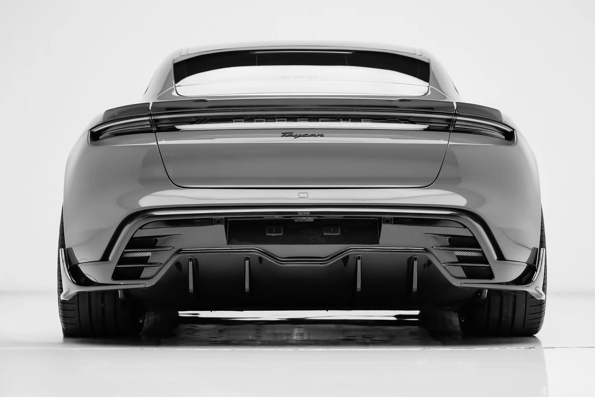 Rear Diffuser in Carbon Fiber - PORSCHE Taycan - Image 3