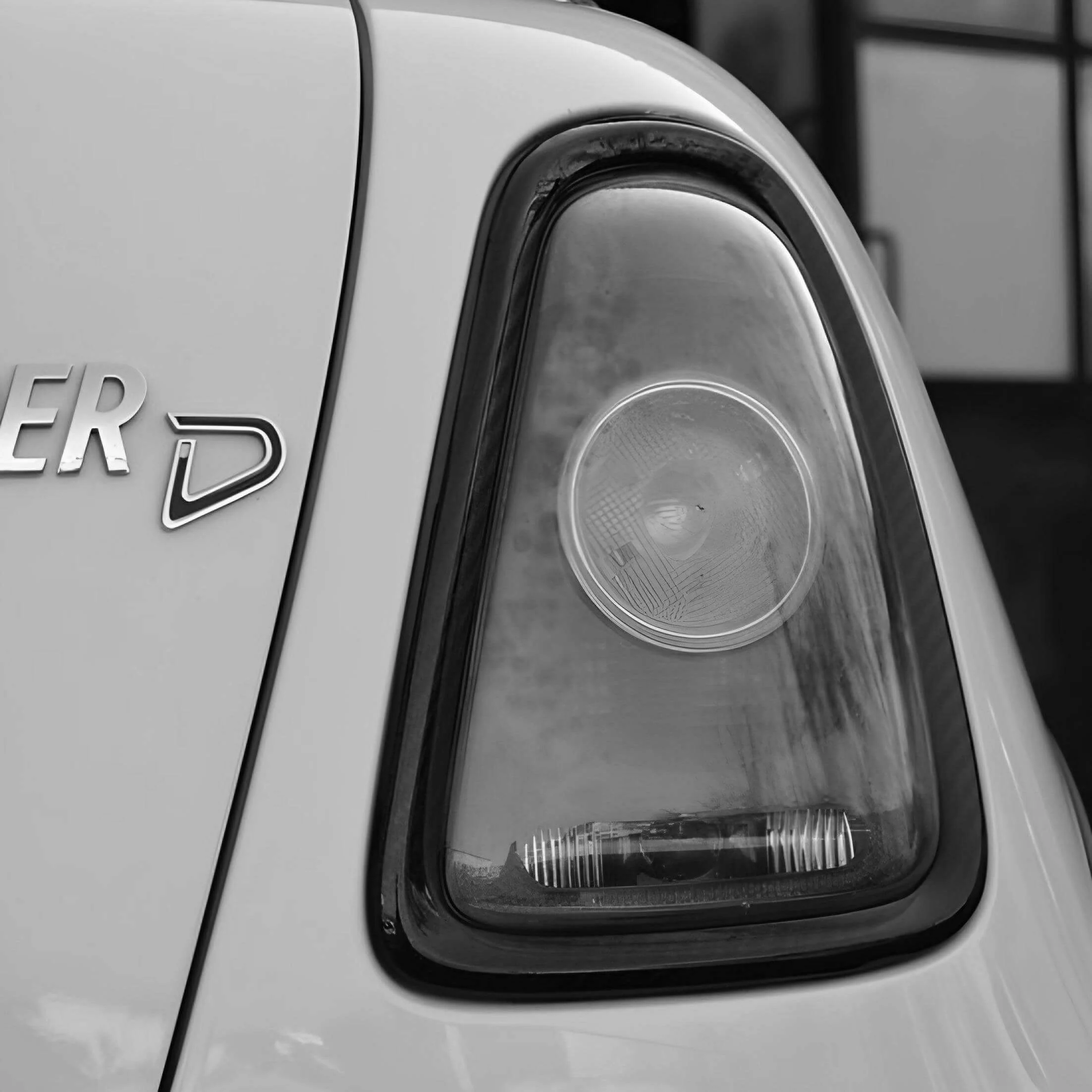 Tail Light Trim in Carbon Fiber - MINI R56 / R57 / R58 / R59